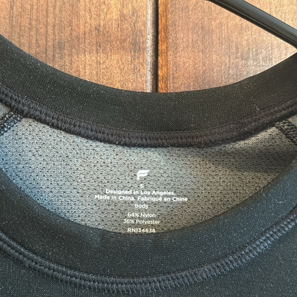 Men’s Fabletics training day tee size small - Picture 2 of 7